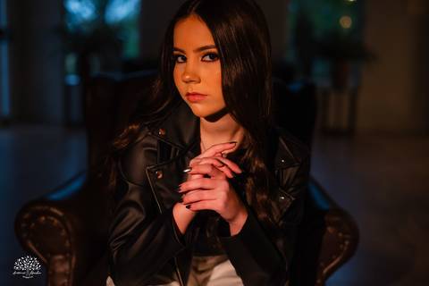 ensaio 15 anos - debutante - fotografia de debutante - fotos de 15 anos - Quinta Dom Manuel - fotógrafo de 15 anos - ensaio fotográfico - fotografia artística - debutante sorridente - ensaio encantador - ensaio personalizado - Antonio Rocha Fotografias'