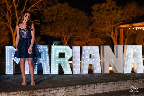 cliques 15 anos - festa de debutante - ensaio pré-festa - Quinta Dom Manuel - Essence Beauty - valsa com o pai - dança com as amigas - pista de dança - confetes coloridos - parabéns 15 anos - fotografia de debutante - Antonio Rocha Fotografias - Pelotas'