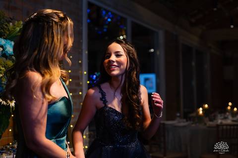 cliques 15 anos - festa de debutante - ensaio pré-festa - Quinta Dom Manuel - Essence Beauty - valsa com o pai - dança com as amigas - pista de dança - confetes coloridos - parabéns 15 anos - fotografia de debutante - Antonio Rocha Fotografias - Pelotas'