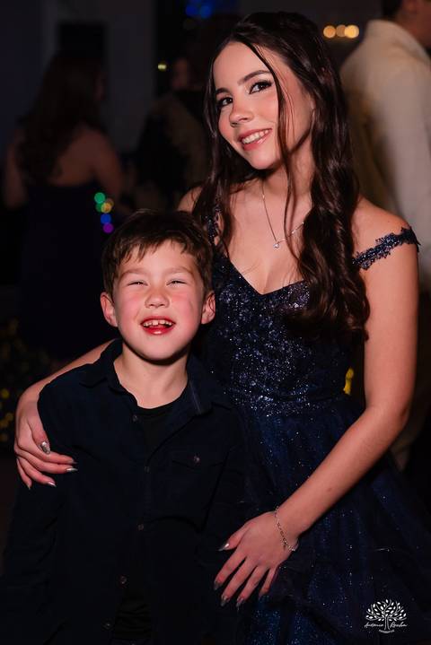 cliques 15 anos - festa de debutante - ensaio pré-festa - Quinta Dom Manuel - Essence Beauty - valsa com o pai - dança com as amigas - pista de dança - confetes coloridos - parabéns 15 anos - fotografia de debutante - Antonio Rocha Fotografias - Pelotas'