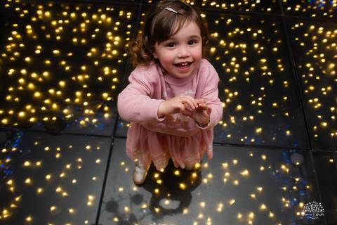 cliques 15 anos - festa de debutante - ensaio pré-festa - Quinta Dom Manuel - Essence Beauty - valsa com o pai - dança com as amigas - pista de dança - confetes coloridos - parabéns 15 anos - fotografia de debutante - Antonio Rocha Fotografias - Pelotas'