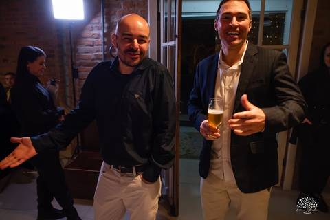 cliques 15 anos - festa de debutante - ensaio pré-festa - Quinta Dom Manuel - Essence Beauty - valsa com o pai - dança com as amigas - pista de dança - confetes coloridos - parabéns 15 anos - fotografia de debutante - Antonio Rocha Fotografias - Pelotas'