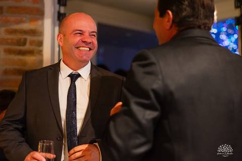 cliques 15 anos - festa de debutante - ensaio pré-festa - Quinta Dom Manuel - Essence Beauty - valsa com o pai - dança com as amigas - pista de dança - confetes coloridos - parabéns 15 anos - fotografia de debutante - Antonio Rocha Fotografias - Pelotas'