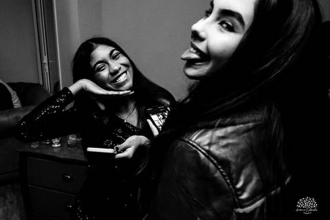 cliques 15 anos - festa de debutante - ensaio pré-festa - Quinta Dom Manuel - Essence Beauty - valsa com o pai - dança com as amigas - pista de dança - confetes coloridos - parabéns 15 anos - fotografia de debutante - Antonio Rocha Fotografias - Pelotas'