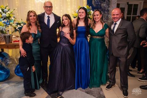 cliques 15 anos - festa de debutante - ensaio pré-festa - Quinta Dom Manuel - Essence Beauty - valsa com o pai - dança com as amigas - pista de dança - confetes coloridos - parabéns 15 anos - fotografia de debutante - Antonio Rocha Fotografias - Pelotas'