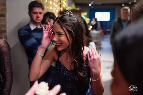 cliques 15 anos - festa de debutante - ensaio pré-festa - Quinta Dom Manuel - Essence Beauty - valsa com o pai - dança com as amigas - pista de dança - confetes coloridos - parabéns 15 anos - fotografia de debutante - Antonio Rocha Fotografias - Pelotas'