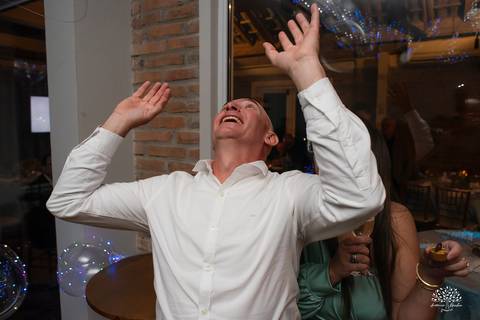 cliques 15 anos - festa de debutante - ensaio pré-festa - Quinta Dom Manuel - Essence Beauty - valsa com o pai - dança com as amigas - pista de dança - confetes coloridos - parabéns 15 anos - fotografia de debutante - Antonio Rocha Fotografias - Pelotas'