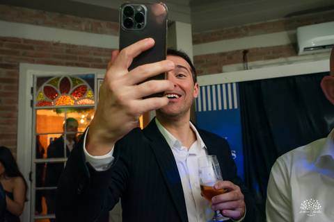 cliques 15 anos - festa de debutante - ensaio pré-festa - Quinta Dom Manuel - Essence Beauty - valsa com o pai - dança com as amigas - pista de dança - confetes coloridos - parabéns 15 anos - fotografia de debutante - Antonio Rocha Fotografias - Pelotas'