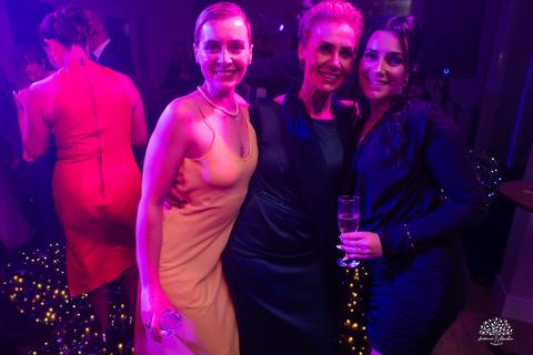 cliques 15 anos - festa de debutante - ensaio pré-festa - Quinta Dom Manuel - Essence Beauty - valsa com o pai - dança com as amigas - pista de dança - confetes coloridos - parabéns 15 anos - fotografia de debutante - Antonio Rocha Fotografias - Pelotas'