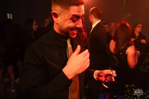 cliques 15 anos - festa de debutante - ensaio pré-festa - Quinta Dom Manuel - Essence Beauty - valsa com o pai - dança com as amigas - pista de dança - confetes coloridos - parabéns 15 anos - fotografia de debutante - Antonio Rocha Fotografias - Pelotas'