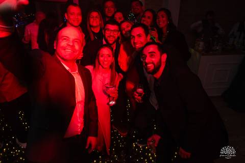 cliques 15 anos - festa de debutante - ensaio pré-festa - Quinta Dom Manuel - Essence Beauty - valsa com o pai - dança com as amigas - pista de dança - confetes coloridos - parabéns 15 anos - fotografia de debutante - Antonio Rocha Fotografias - Pelotas'