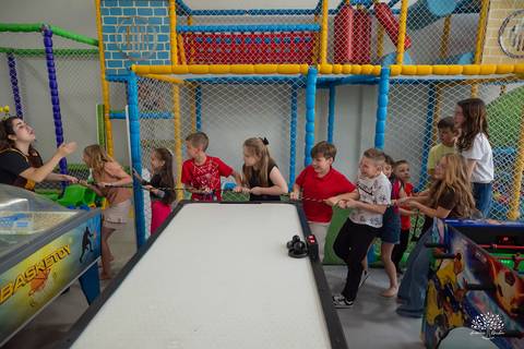 aniversario infantil - fotografia infantil - fotografo de criancas - casa de alice - bolinha de sabao - animacao infantil - parabens emocionante - abelinha - fotografias espontaneas - antonio rocha fotografias - Estevan 2 anos - cacau fest chocolates'