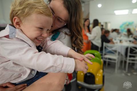 aniversario infantil - fotografia infantil - fotografo de criancas - casa de alice - bolinha de sabao - animacao infantil - parabens emocionante - abelinha - fotografias espontaneas - antonio rocha fotografias - Estevan 2 anos - cacau fest chocolates'