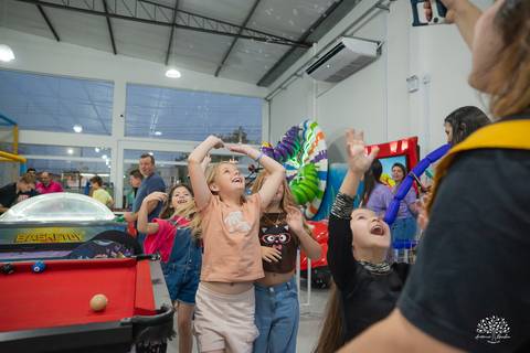 aniversario infantil - fotografia infantil - fotografo de criancas - casa de alice - bolinha de sabao - animacao infantil - parabens emocionante - abelinha - fotografias espontaneas - antonio rocha fotografias - Estevan 2 anos - cacau fest chocolates'