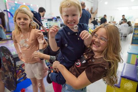 aniversario infantil - fotografia infantil - fotografo de criancas - casa de alice - bolinha de sabao - animacao infantil - parabens emocionante - abelinha - fotografias espontaneas - antonio rocha fotografias - Estevan 2 anos - cacau fest chocolates'