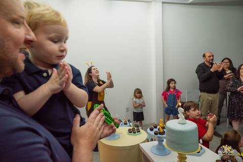 aniversario infantil - fotografia infantil - fotografo de criancas - casa de alice - bolinha de sabao - animacao infantil - parabens emocionante - abelinha - fotografias espontaneas - antonio rocha fotografias - Estevan 2 anos - cacau fest chocolates'