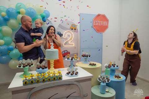 aniversario infantil - fotografia infantil - fotografo de criancas - casa de alice - bolinha de sabao - animacao infantil - parabens emocionante - abelinha - fotografias espontaneas - antonio rocha fotografias - Estevan 2 anos - cacau fest chocolates'