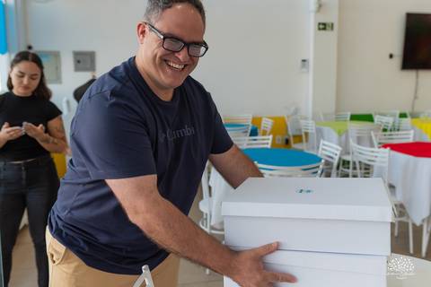 Papai preparando os últimos detalhes com carinho'