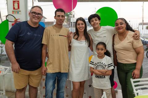Foto com a família reunida'