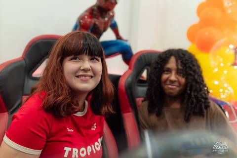 Amigas curtindo os jogos'