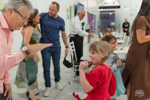 fotografia infantil - festa infantil - aniversário infantil - fotógrafo em pelotas  - fotografia de família - arte e riso - infância feliz - antonio rocha fotografias - festa de criança - hot whells - roxito - chuva de neve - parabens gaúcho - pelotas'