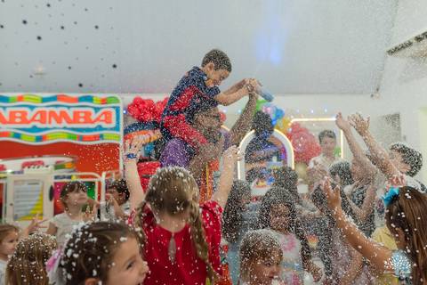 fotografia infantil - festa infantil - aniversário infantil - fotógrafo em pelotas  - fotografia de família - arte e riso - infância feliz - antonio rocha fotografias - festa de criança - hot whells - roxito - chuva de neve - parabens gaúcho - pelotas'