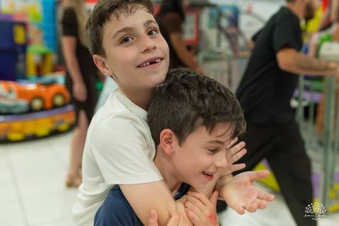 fotografia infantil - festa infantil - aniversário infantil - fotógrafo em pelotas  - fotografia de família - arte e riso - infância feliz - antonio rocha fotografias - festa de criança - hot whells - roxito - chuva de neve - parabens gaúcho - pelotas'