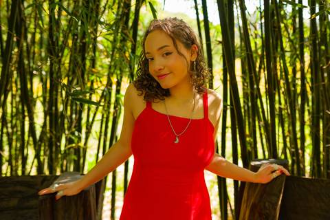 ensaio de 15 anos - fotografia debutante - ensaio feminino - fotografia autoral - ensaio ao ar livre - ensaio em vinícola - Vinícola Nardello - fotografia de 15 anos - debutante com personalidade - fotógrafo de 15 anos - book dos 15 anos - ensaio externo'