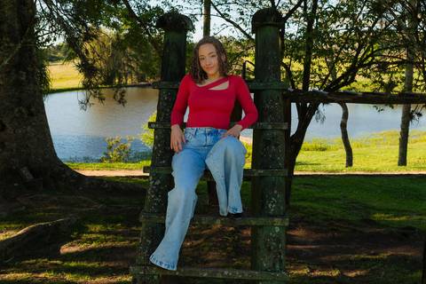 ensaio de 15 anos - fotografia debutante - ensaio feminino - fotografia autoral - ensaio ao ar livre - ensaio em vinícola - Vinícola Nardello - fotografia de 15 anos - debutante com personalidade - fotógrafo de 15 anos - book dos 15 anos - ensaio externo'