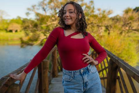 ensaio de 15 anos - fotografia debutante - ensaio feminino - fotografia autoral - ensaio ao ar livre - ensaio em vinícola - Vinícola Nardello - fotografia de 15 anos - debutante com personalidade - fotógrafo de 15 anos - book dos 15 anos - ensaio externo'