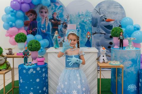 aniversário infantil - 5 anos - Ágatha - festa Frozen - tema Elsa - infância - fotografia infantil - festa no Cliff Kids - memória afetiva - família - fotografia de festa - registro espontâneo - fotógrafo infantil - tobogã - show do parabéns - olaf'