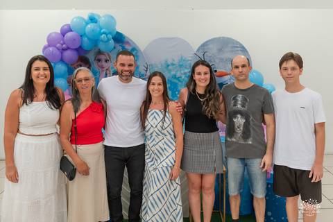 aniversário infantil - 5 anos - Ágatha - festa Frozen - tema Elsa - infância - fotografia infantil - festa no Cliff Kids - memória afetiva - família - fotografia de festa - registro espontâneo - fotógrafo infantil - tobogã - show do parabéns - olaf'