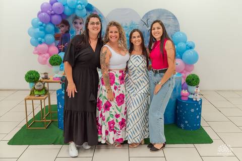 aniversário infantil - 5 anos - Ágatha - festa Frozen - tema Elsa - infância - fotografia infantil - festa no Cliff Kids - memória afetiva - família - fotografia de festa - registro espontâneo - fotógrafo infantil - tobogã - show do parabéns - olaf'