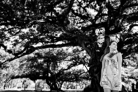 ensaio 15 anos Antônia - pré-festa debutante - fotografia 15 anos Pelotas - Clube Caça e Pesca Pelotas - ensaio ao ar livre - fotógrafo de debutante RS - ensaio com luz natural - fotografia artística - entardecer dourado - memórias 15 anos - veredas - Sol'