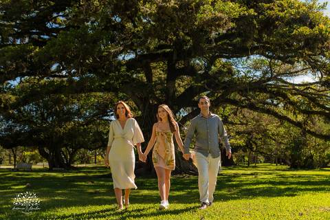 ensaio 15 anos Antônia - pré-festa debutante - fotografia 15 anos Pelotas - Clube Caça e Pesca Pelotas - ensaio ao ar livre - fotógrafo de debutante RS - ensaio com luz natural - fotografia artística - entardecer dourado - memórias 15 anos - veredas - Sol'