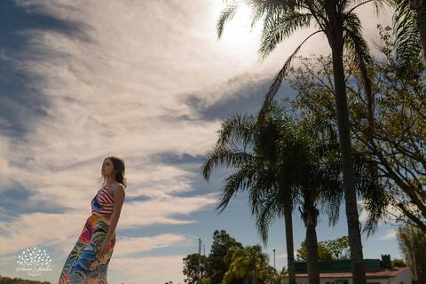 ensaio 15 anos Antônia - pré-festa debutante - fotografia 15 anos Pelotas - Clube Caça e Pesca Pelotas - ensaio ao ar livre - fotógrafo de debutante RS - ensaio com luz natural - fotografia artística - entardecer dourado - memórias 15 anos - veredas - Sol'