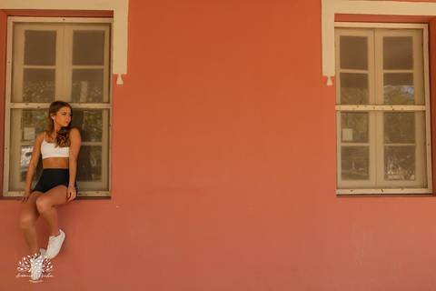 ensaio 15 anos Antônia - pré-festa debutante - fotografia 15 anos Pelotas - Clube Caça e Pesca Pelotas - ensaio ao ar livre - fotógrafo de debutante RS - ensaio com luz natural - fotografia artística - entardecer dourado - memórias 15 anos - veredas - Sol'