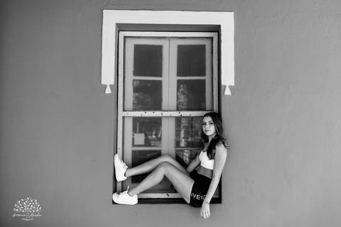 ensaio 15 anos Antônia - pré-festa debutante - fotografia 15 anos Pelotas - Clube Caça e Pesca Pelotas - ensaio ao ar livre - fotógrafo de debutante RS - ensaio com luz natural - fotografia artística - entardecer dourado - memórias 15 anos - veredas - Sol'