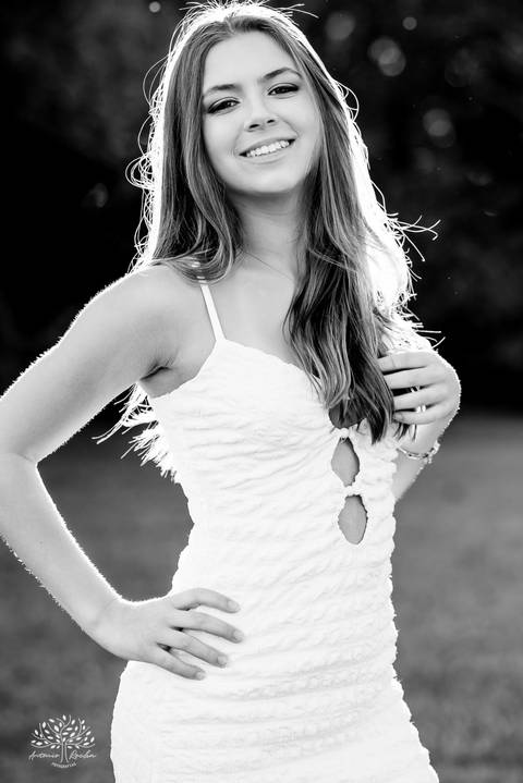 ensaio 15 anos Antônia - pré-festa debutante - fotografia 15 anos Pelotas - Clube Caça e Pesca Pelotas - ensaio ao ar livre - fotógrafo de debutante RS - ensaio com luz natural - fotografia artística - entardecer dourado - memórias 15 anos - veredas - Sol'