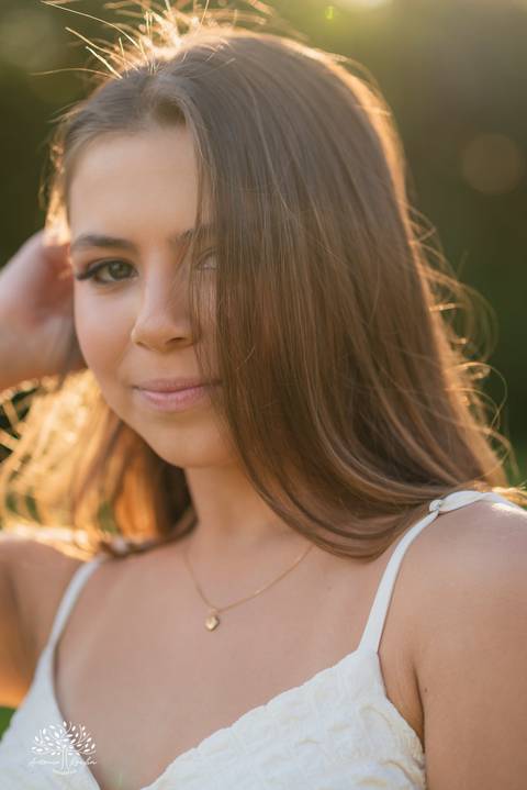 ensaio 15 anos Antônia - pré-festa debutante - fotografia 15 anos Pelotas - Clube Caça e Pesca Pelotas - ensaio ao ar livre - fotógrafo de debutante RS - ensaio com luz natural - fotografia artística - entardecer dourado - memórias 15 anos - veredas - Sol'