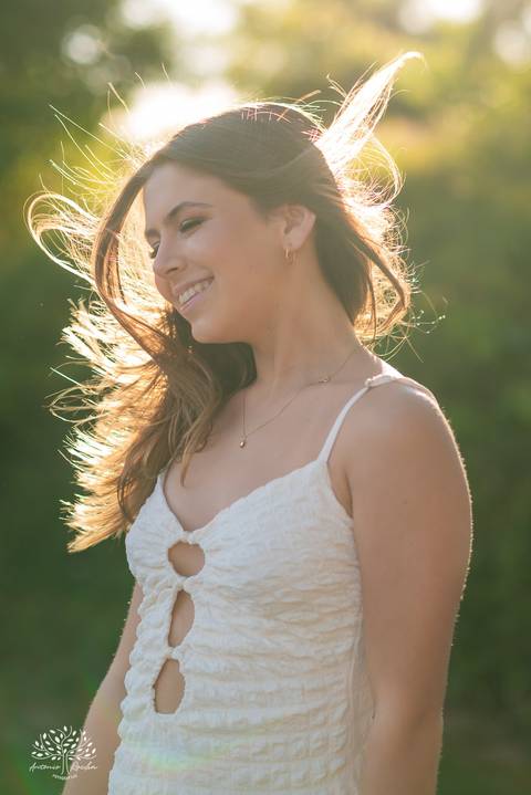 ensaio 15 anos Antônia - pré-festa debutante - fotografia 15 anos Pelotas - Clube Caça e Pesca Pelotas - ensaio ao ar livre - fotógrafo de debutante RS - ensaio com luz natural - fotografia artística - entardecer dourado - memórias 15 anos - veredas - Sol'