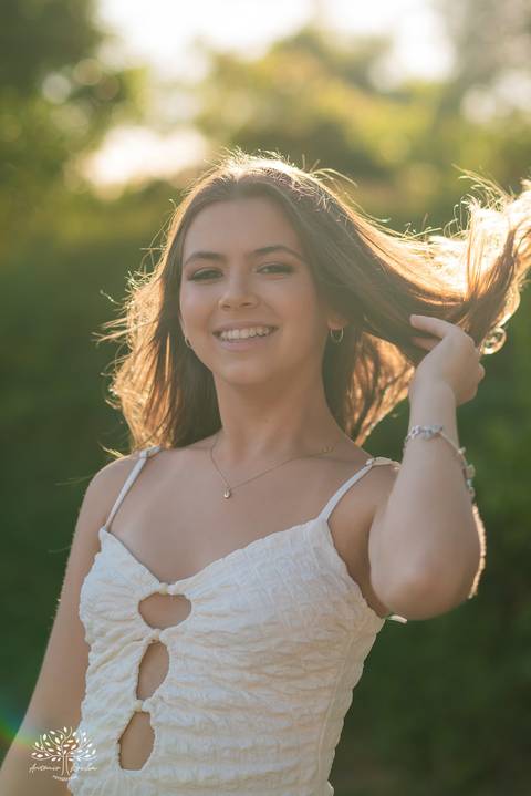 ensaio 15 anos Antônia - pré-festa debutante - fotografia 15 anos Pelotas - Clube Caça e Pesca Pelotas - ensaio ao ar livre - fotógrafo de debutante RS - ensaio com luz natural - fotografia artística - entardecer dourado - memórias 15 anos - veredas - Sol'