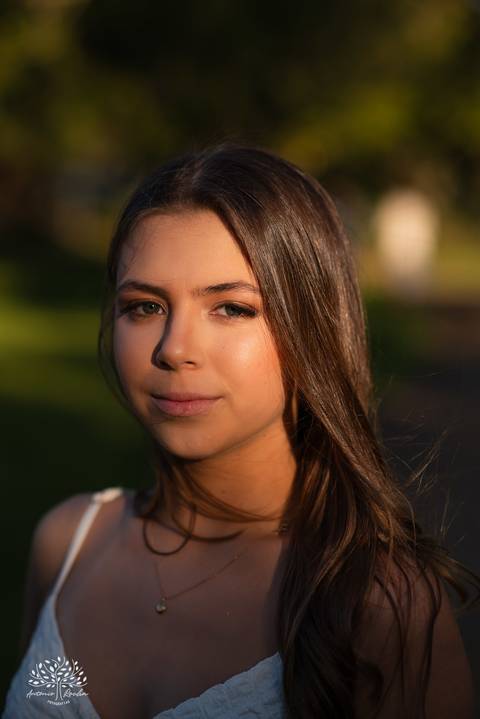 ensaio 15 anos Antônia - pré-festa debutante - fotografia 15 anos Pelotas - Clube Caça e Pesca Pelotas - ensaio ao ar livre - fotógrafo de debutante RS - ensaio com luz natural - fotografia artística - entardecer dourado - memórias 15 anos - veredas - Sol'