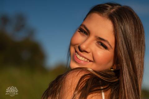 ensaio 15 anos Antônia - pré-festa debutante - fotografia 15 anos Pelotas - Clube Caça e Pesca Pelotas - ensaio ao ar livre - fotógrafo de debutante RS - ensaio com luz natural - fotografia artística - entardecer dourado - memórias 15 anos - veredas - Sol'