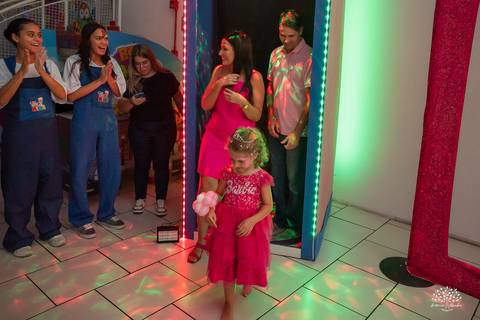 fotografia infantil - aniversário infantil - festa barbie - fotografia de aniversário - infância - momentos espontâneos - crianças brincando - memórias afetivas - festa temática - fotografia documental - Pelotas - registro de família - Cliff kids'
