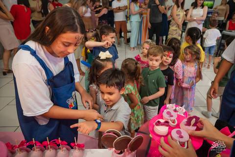 fotografia infantil - aniversário infantil - festa barbie - fotografia de aniversário - infância - momentos espontâneos - crianças brincando - memórias afetivas - festa temática - fotografia documental - Pelotas - registro de família - Cliff kids'