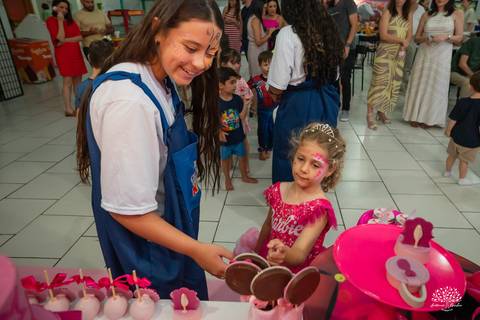 fotografia infantil - aniversário infantil - festa barbie - fotografia de aniversário - infância - momentos espontâneos - crianças brincando - memórias afetivas - festa temática - fotografia documental - Pelotas - registro de família - Cliff kids'