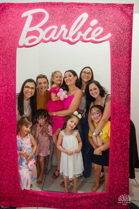 fotografia infantil - aniversário infantil - festa barbie - fotografia de aniversário - infância - momentos espontâneos - crianças brincando - memórias afetivas - festa temática - fotografia documental - Pelotas - registro de família - Cliff kids'