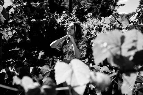 Ensaio 15 anos Diulya - debutante - fotografia de 15 anos - ensaio externo - Chácara Família Fiss - debutante Pelotas - fotógrafo Pelotas - fotografia luz natural - expectativa dos 15 anos - Antonio Rocha Fotografias - fumaça colorida - balão de 15 anos'