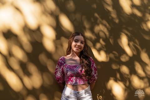 Ensaio 15 anos Diulya - debutante - fotografia de 15 anos - ensaio externo - Chácara Família Fiss - debutante Pelotas - fotógrafo Pelotas - fotografia luz natural - expectativa dos 15 anos - Antonio Rocha Fotografias - fumaça colorida - balão de 15 anos'